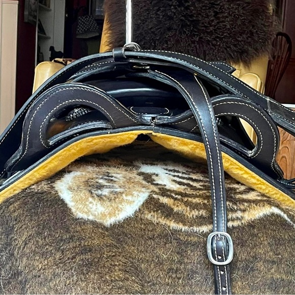 Trick Riding Saddle - Picture 9 of 10